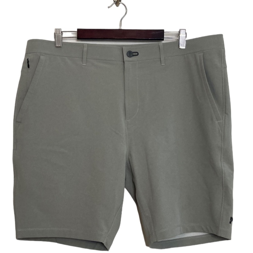 Public Rec Shorts Mens 40 x 9 Light Gray Dealmaker Stretch Chino Golf